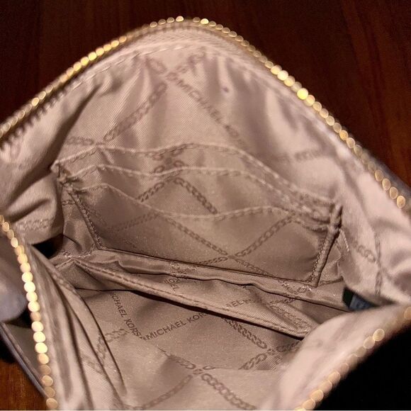 Michael Kors Mercer Gallery Medium Two-Tone Pebbled Leather Shoulder Bag - Picture 15 of 16